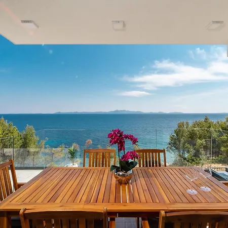 White House Villa *