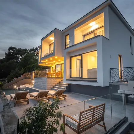 White House Villa *