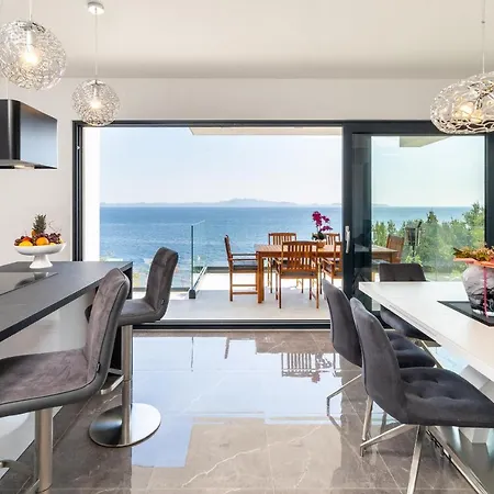 White House Villa