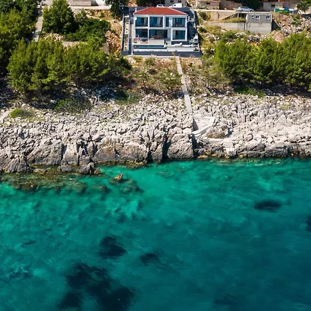 Villa White House